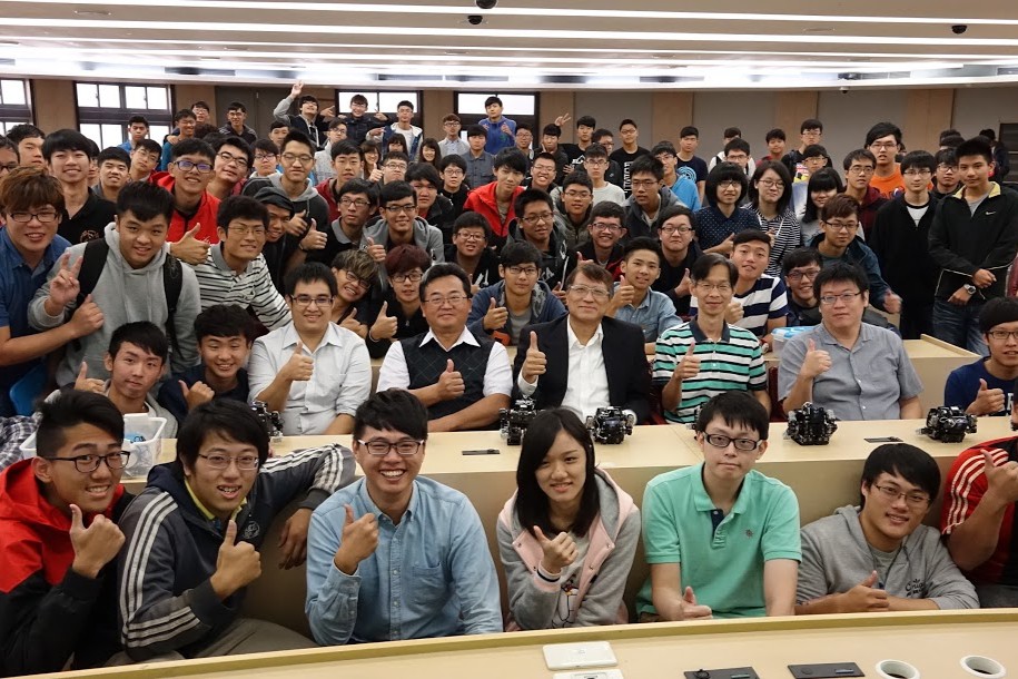 自控系Freshman Project  人形機器人翻滾工坊